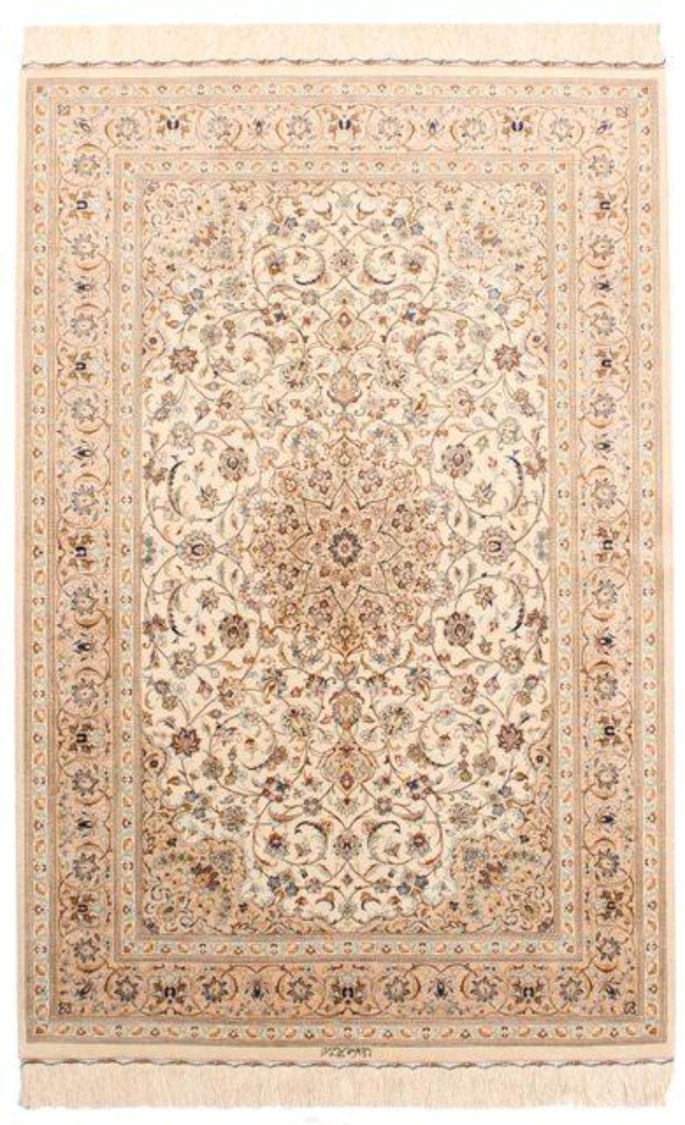 Silk Qum