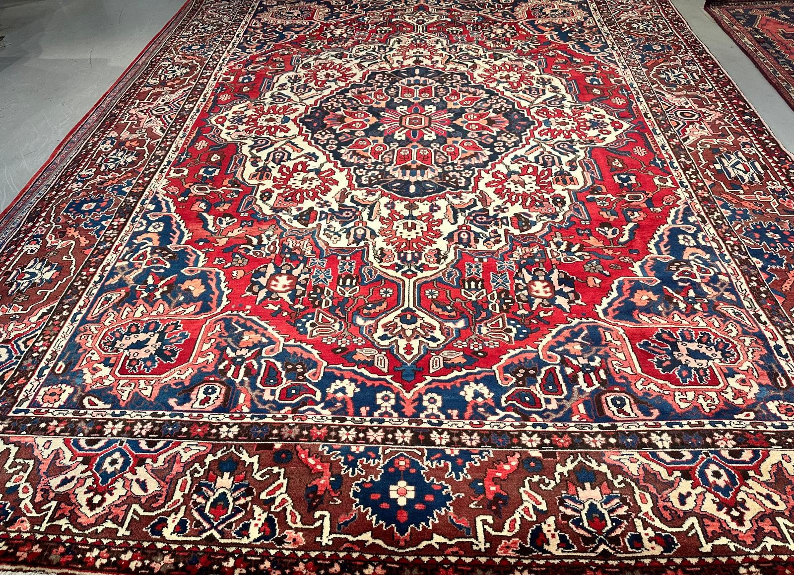 Semi Antique Bakhtiar