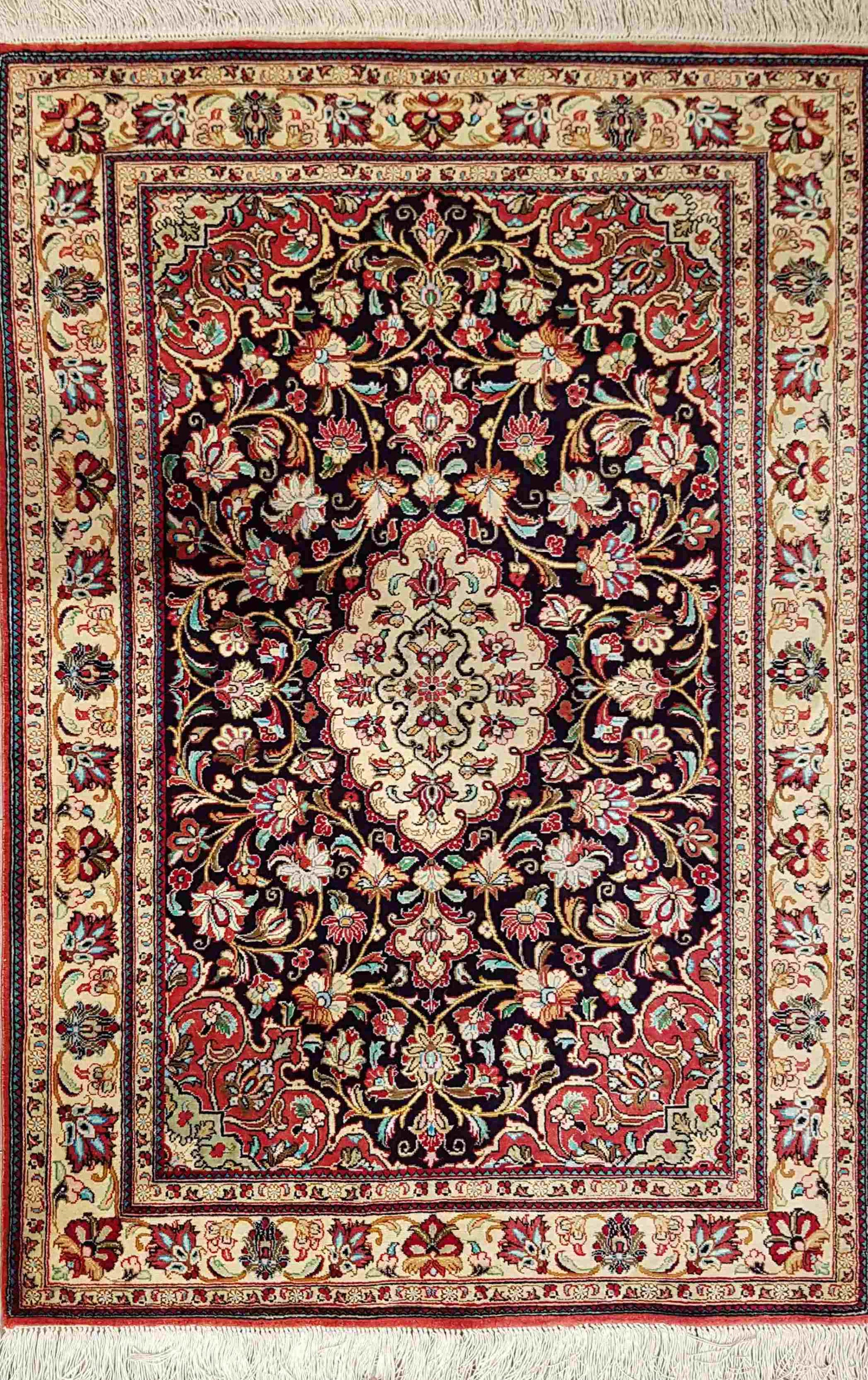 Silk Qum