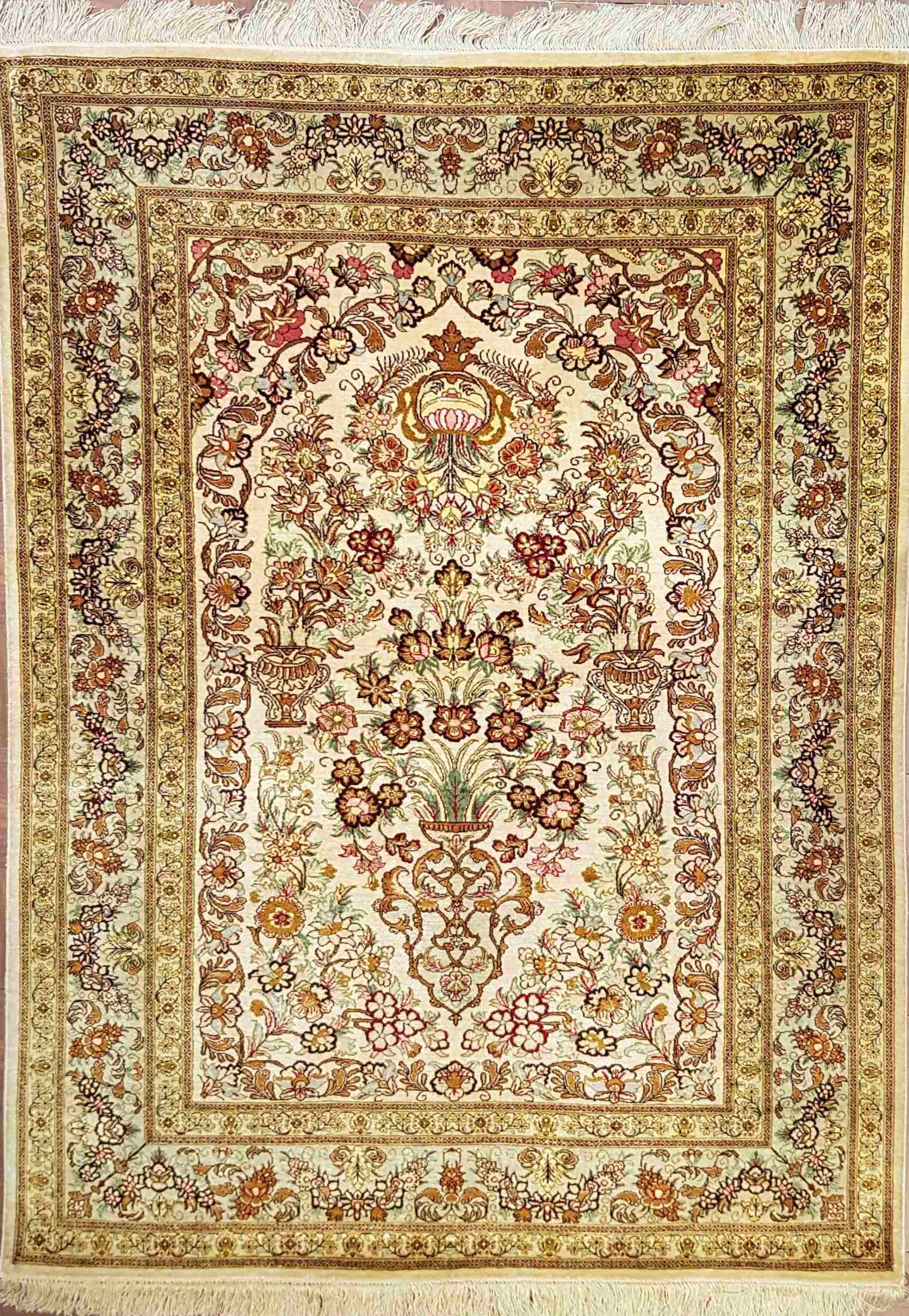 Silk Qum